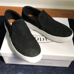 Black suede sz 8 Steve Madden Gills slipon shoe